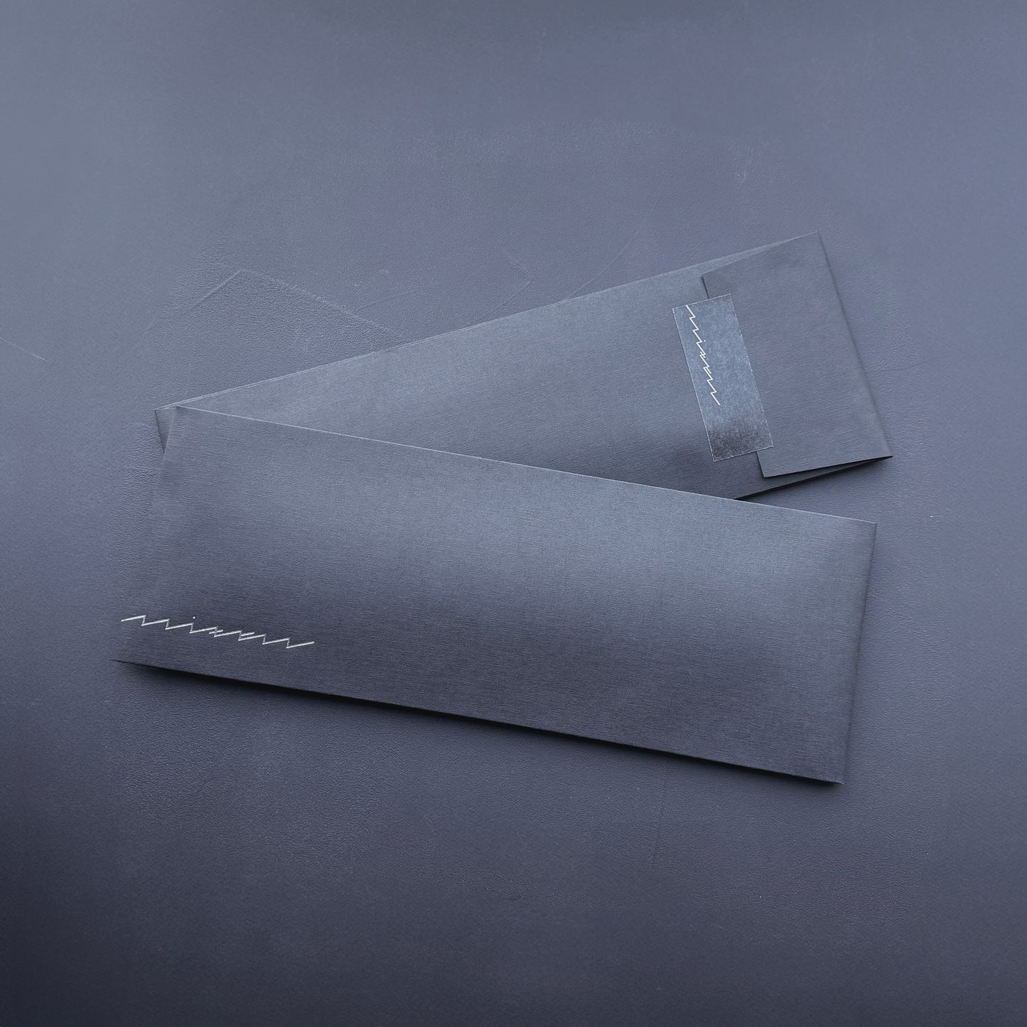 KIMONOニット ミニタイ - 本場大島紬 蘇鉄 泥藍