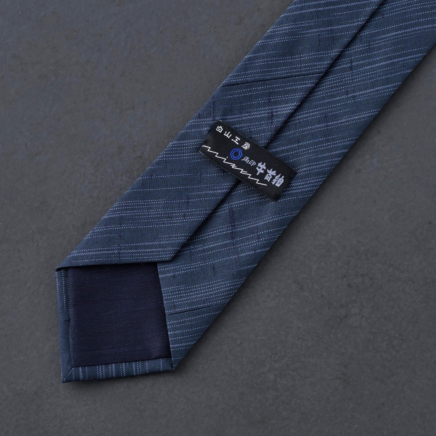 Slash tie - Ushiku Tsumugi Hagoromo Random Vertical Kasuri Rainfall Navy Blue