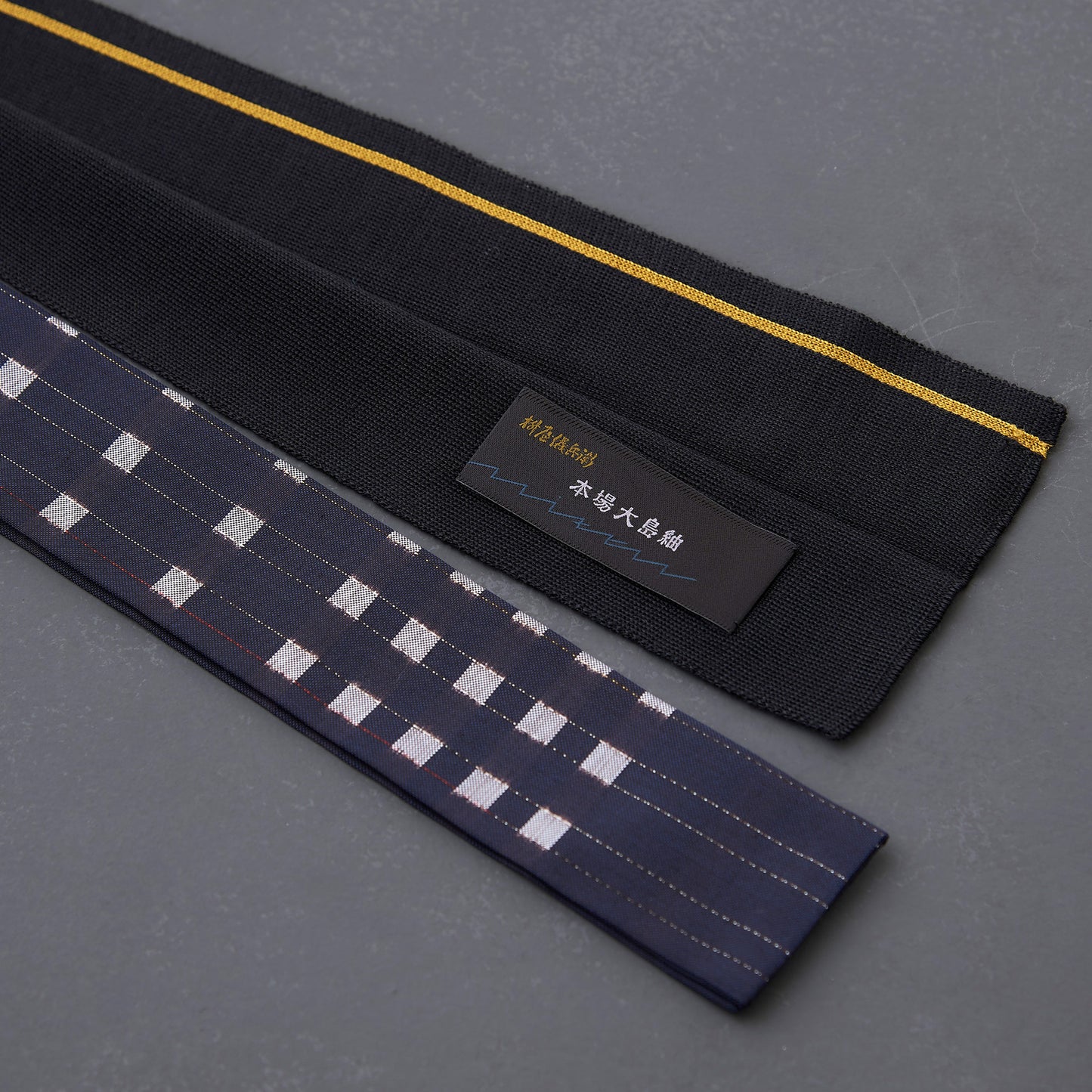 KIMONOニット タイダブル - 本場大島紬　華かすり「勝」